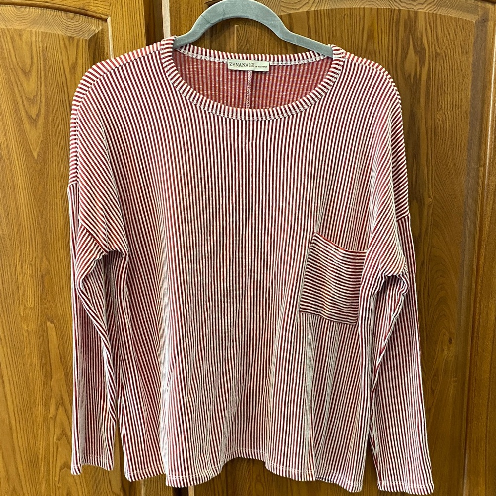 NWOT Zenana Outfitters Red & White Striped Knit Top size s/m